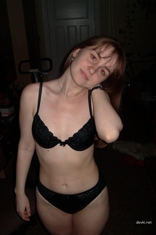 Mature Lady Shows Hairy Pussy - Amateur Granny Photo (18+)