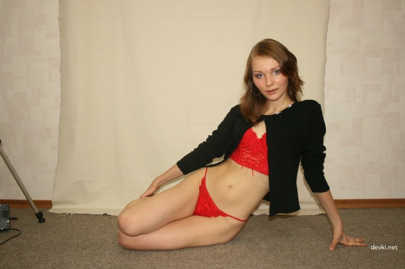 Horny College Student Craves Sex - Amateur Photo Explicit Content