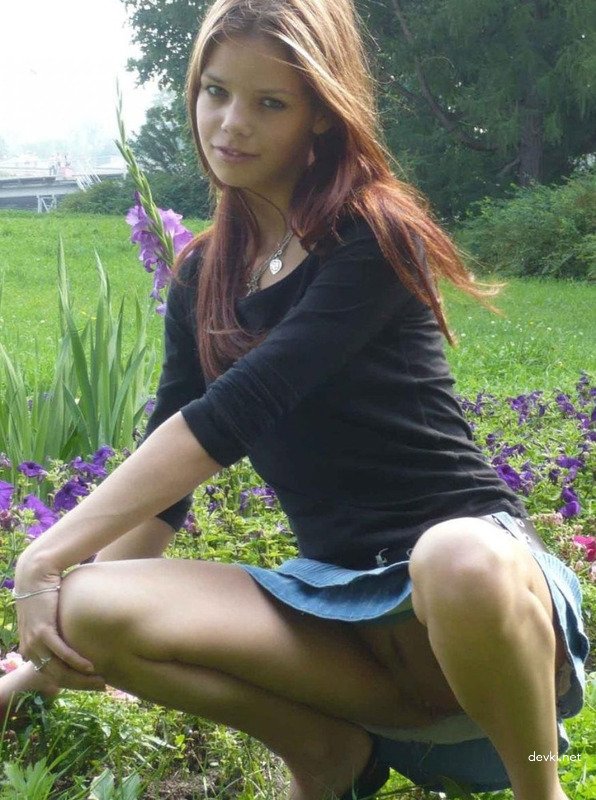 Young girl flaunts pussy in amateur porn pic.