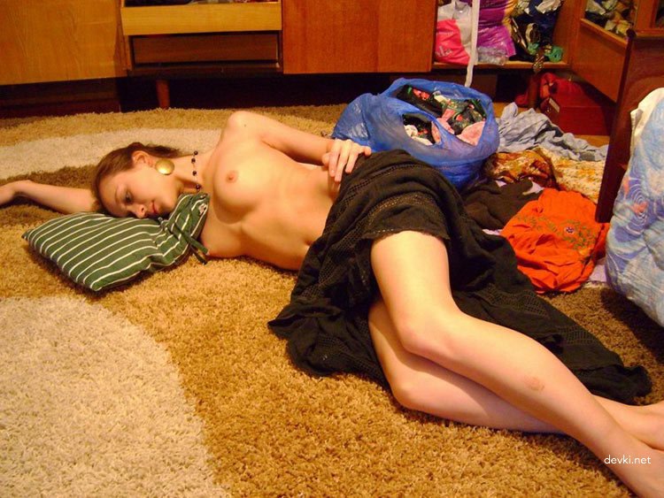 Extreme Hairy Pussy Amateur Porn: Very Hairy Girl's Explicit Photos