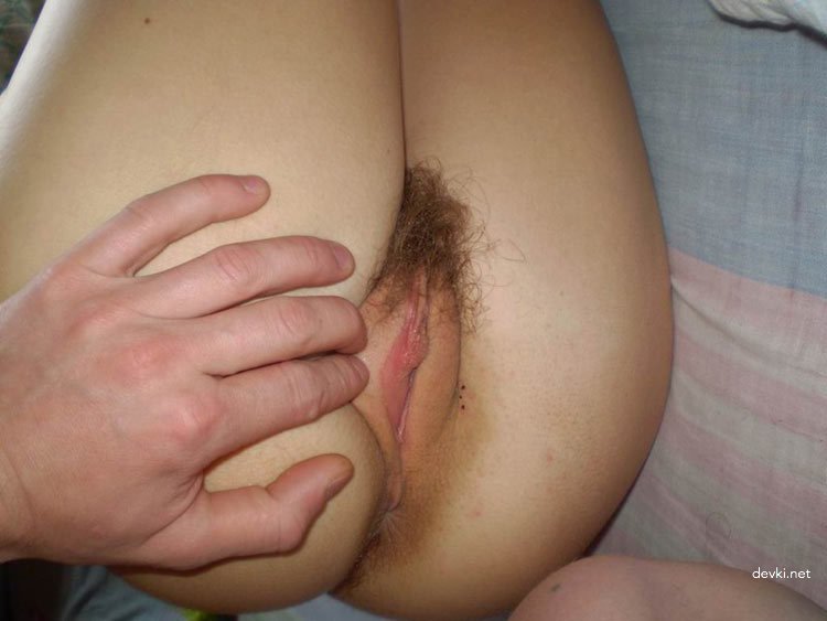 Extreme Hairy Pussy Amateur Porn: Very Hairy Girl's Explicit Photos