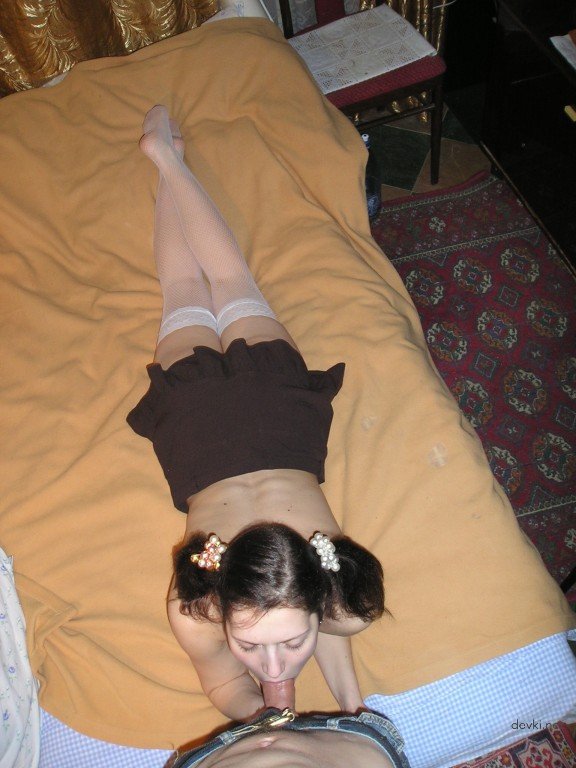 Young babe deepthroats cock in explicit amateur porn photo