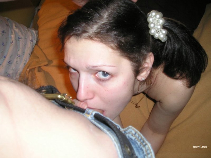 Young babe deepthroats cock in explicit amateur porn photo