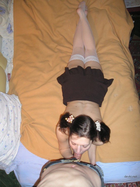 Young babe deepthroats cock in explicit amateur porn photo