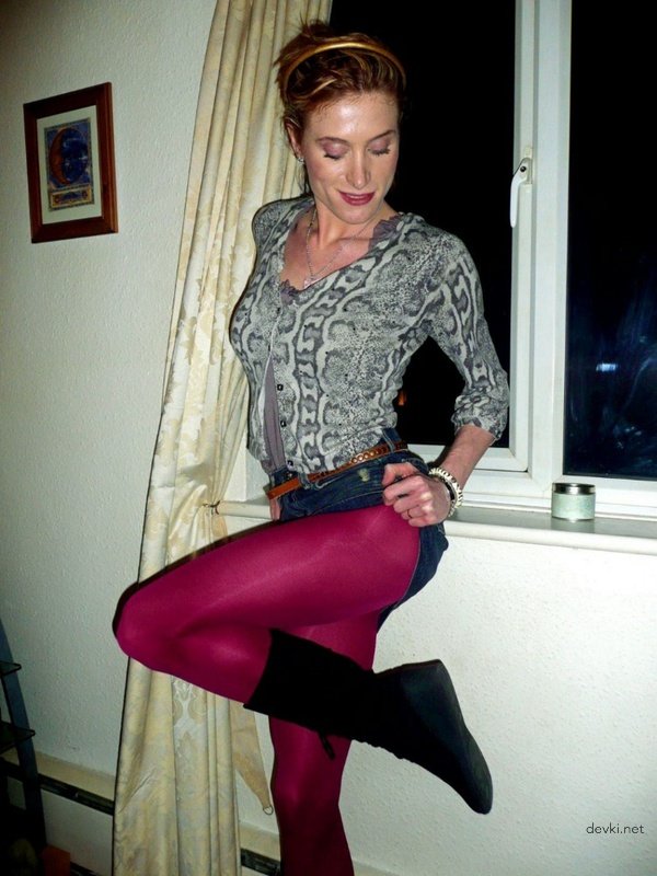 Mature Redhead Slut Poses in Amateur Porn Photos