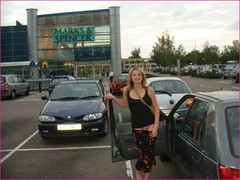 Amateur Porn: Pussy Drilled by Foreign Objects - Explicit XXX Photos