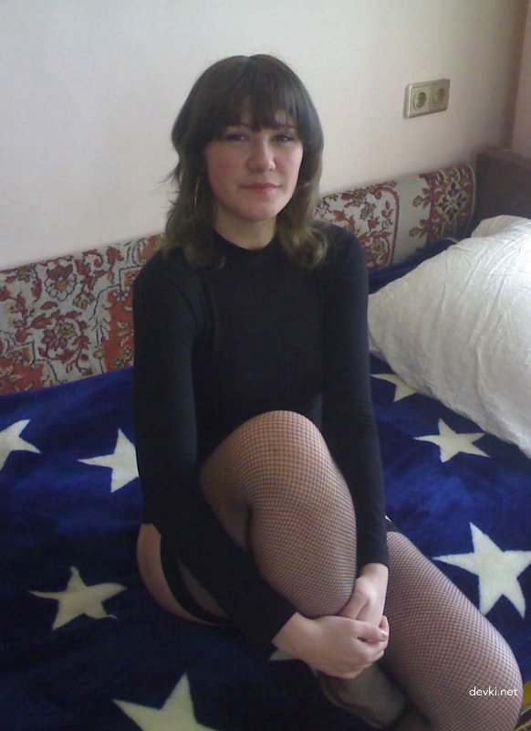 Amateur Slut Inserts Banana in Her Tight Hole - Explicit Homemade Porn