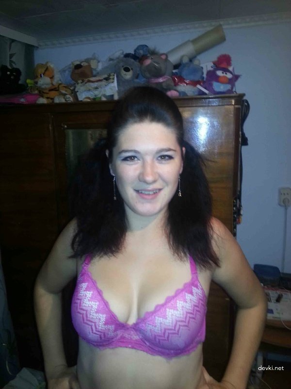 Amateur Slut Inserts Banana in Her Tight Hole - Explicit Homemade Porn