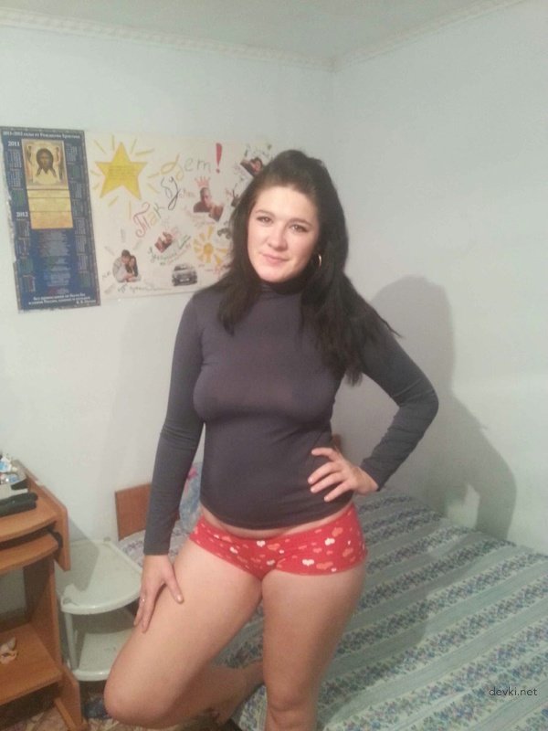 Amateur Slut Inserts Banana in Her Tight Hole - Explicit Homemade Porn