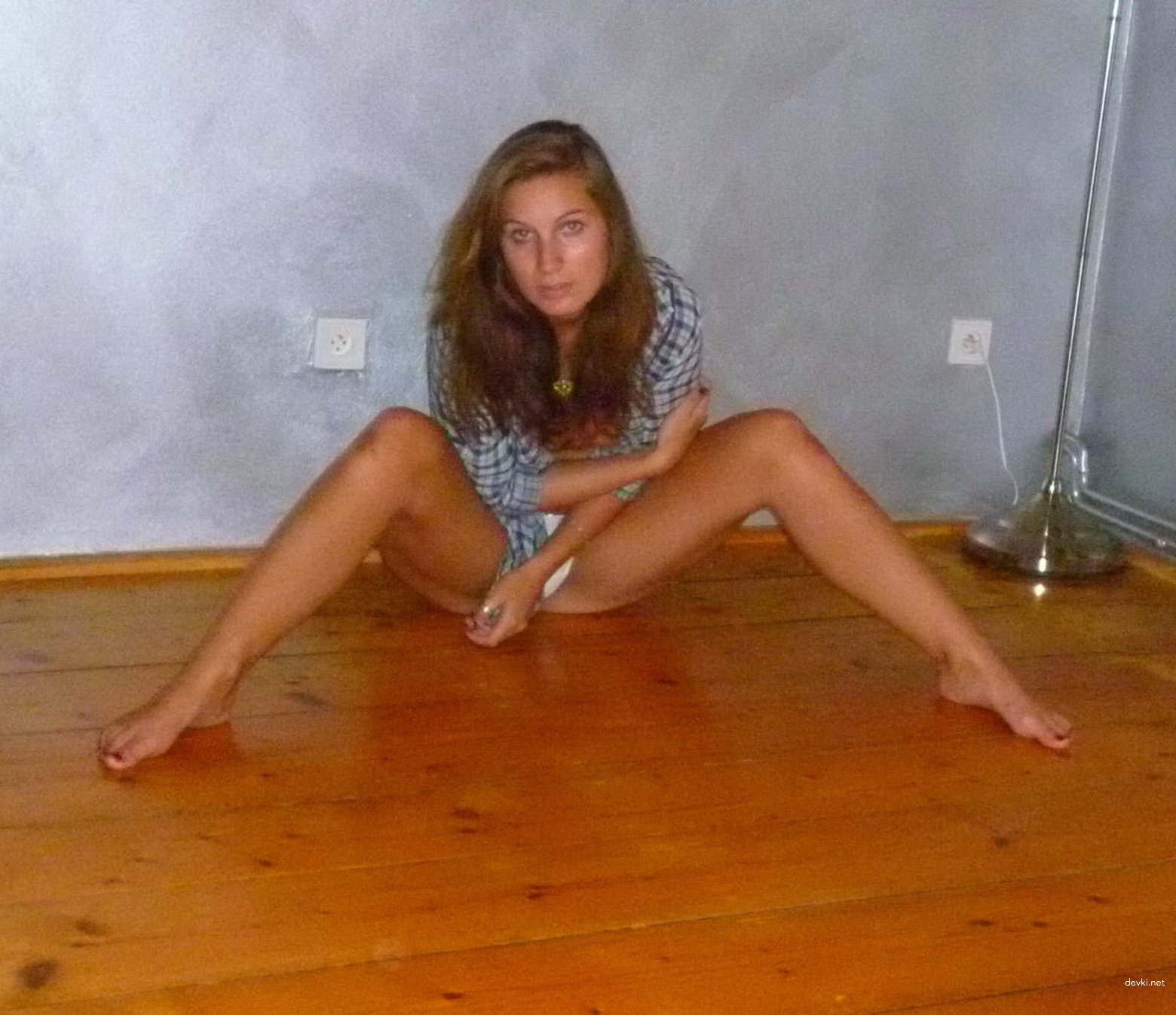 Sexy Girl Gives Blowjob in Amateur Porn Photo Shoot