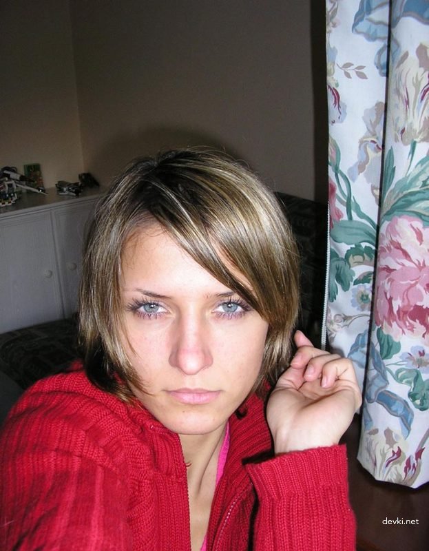 Hot Young Teacher Strips Naked - Amateur Nude Photos
