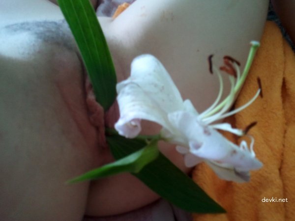 Amateur Husband Inserts Flowers into Wife's Pussy - Explicit Homemade Porn