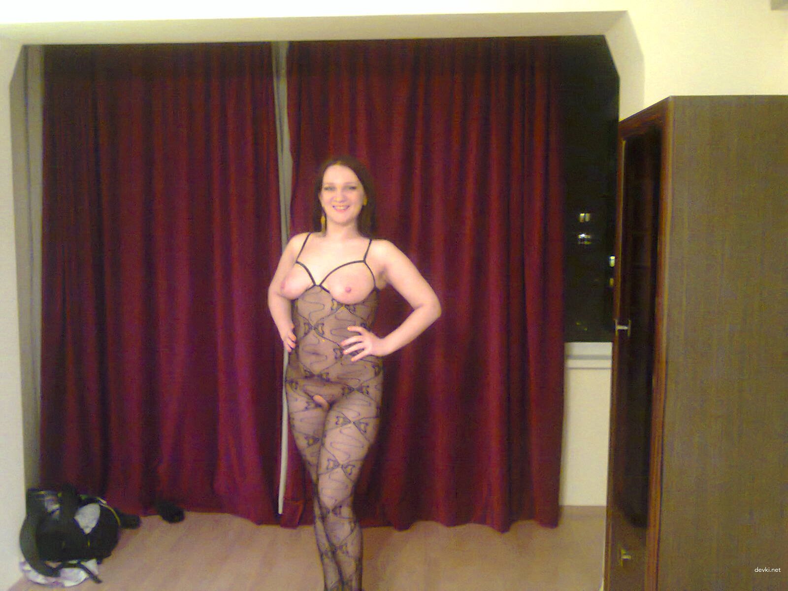 Amateur Prostitute Pleases Clients - Explicit Homemade Porn Pics