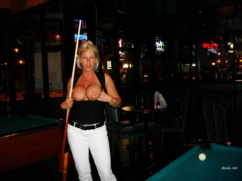 Mature Aunt with Huge Tits in Amateur Porn Photo Shoot