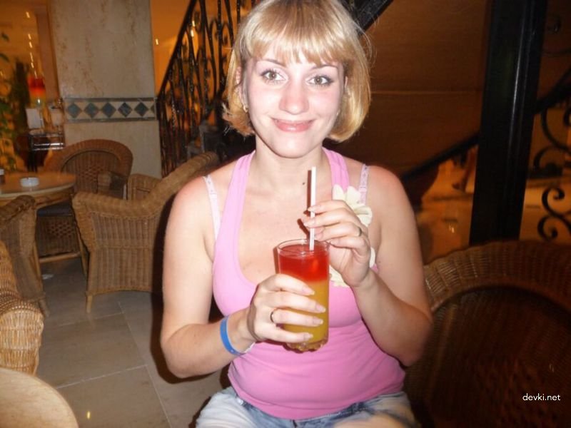 Provocative Amateur Blowjob Photo: Rural Girl Sucking Cock