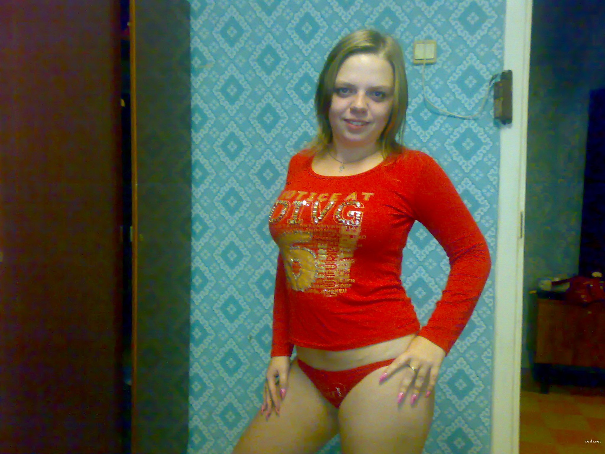 Amateur Nude Girl Showing Off Her Body Explicitly