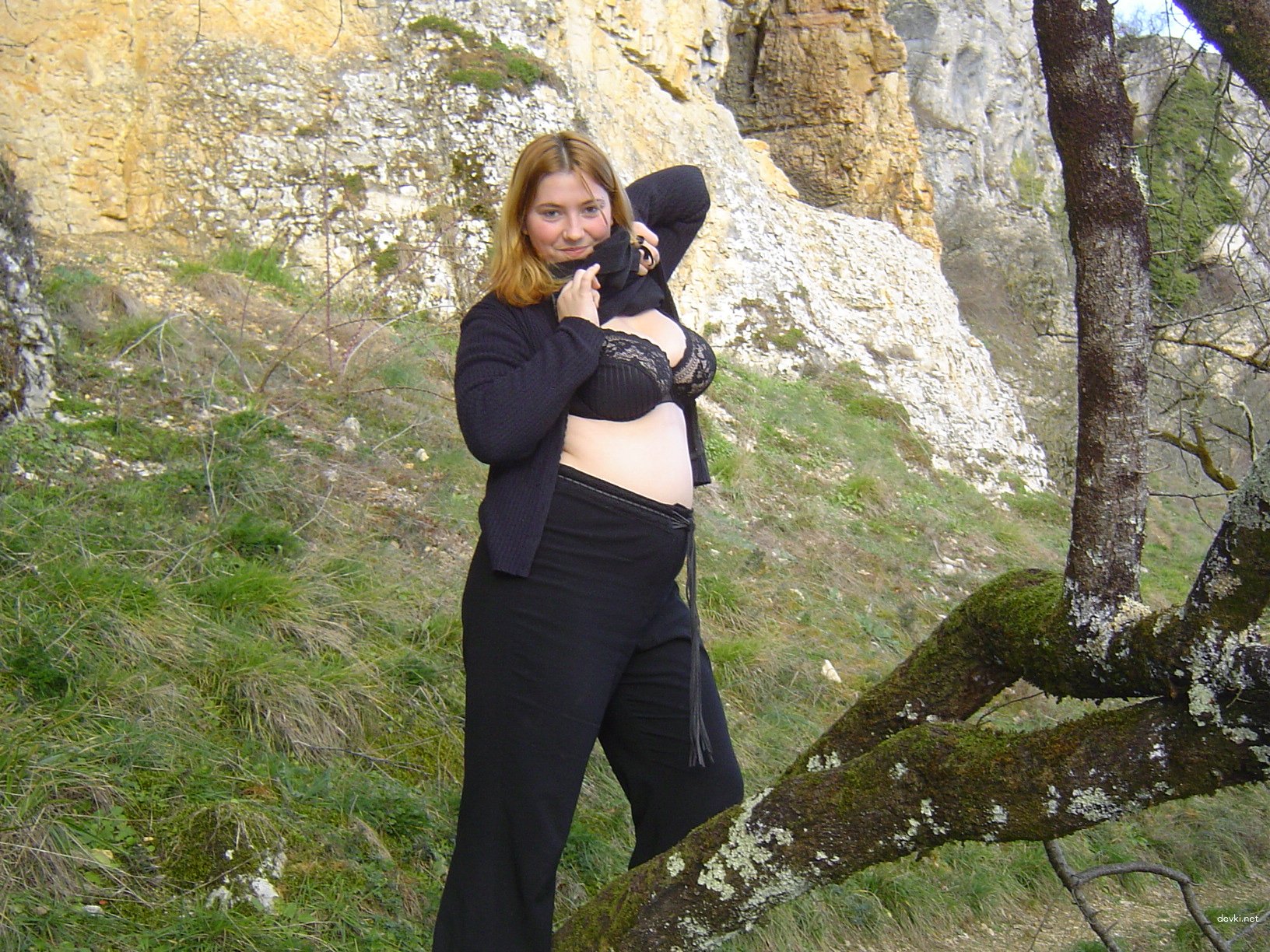 Outdoor Blowjob: Hot Amateur Girl Loves Sucking Cock in Nature