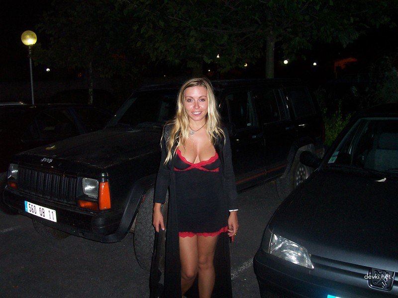 Captured Busty Girlfriend in Explicit Amateur Photos