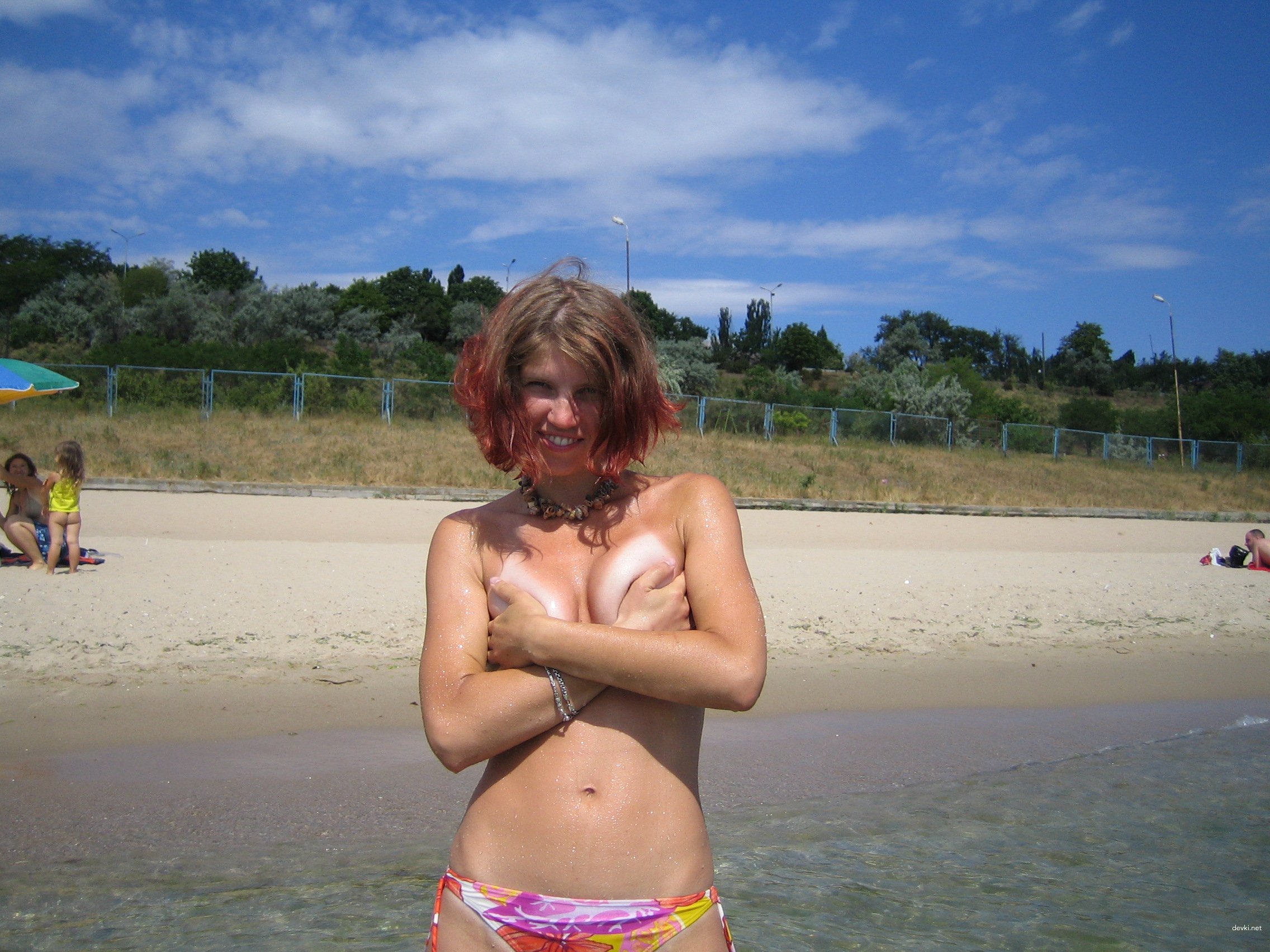 Amateur Beach Babe Flaunts Her Boobs - Explicit Photo Gallery