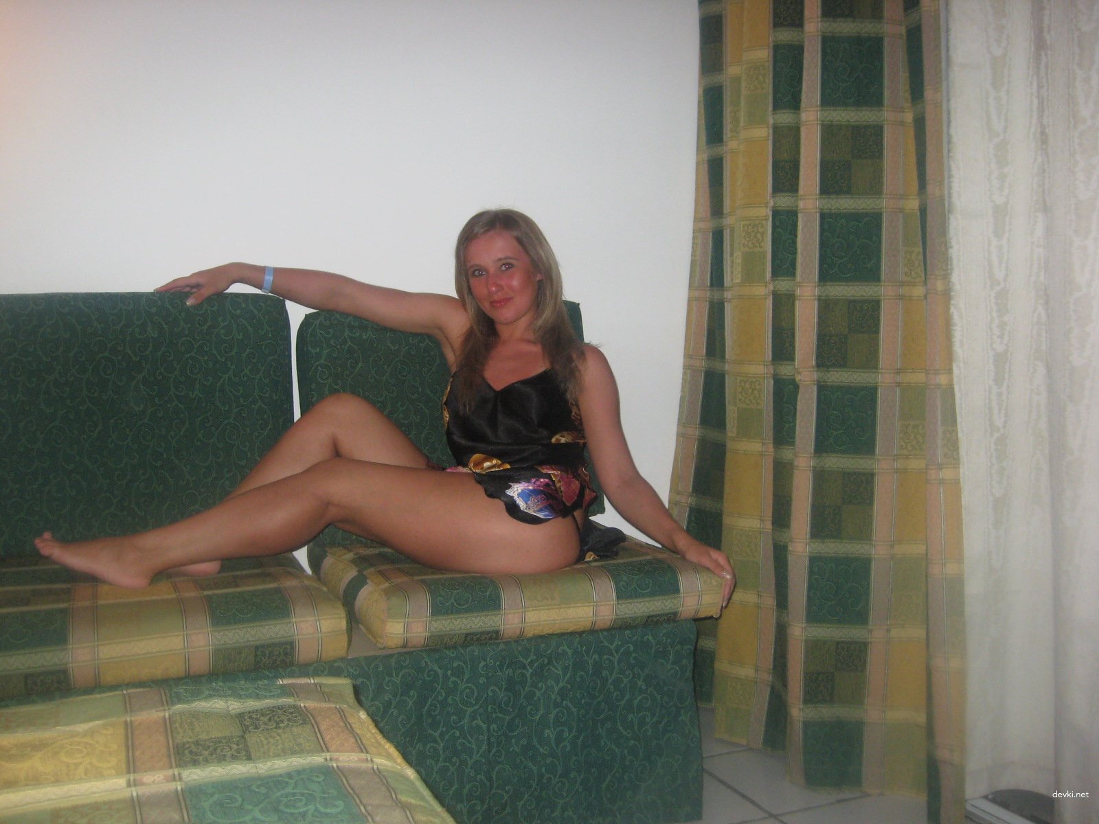 Hot Teen Shows Off Tits and Pussy in Amateur Photos