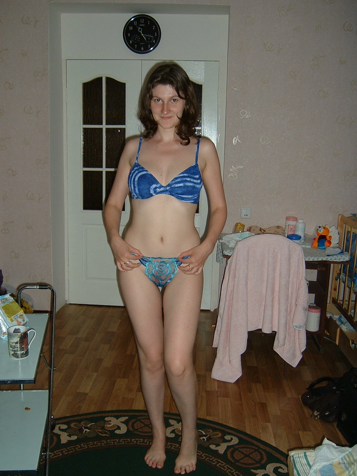 Hot Young Mom Deserves to Be Watched: Explicit Amateur Photo