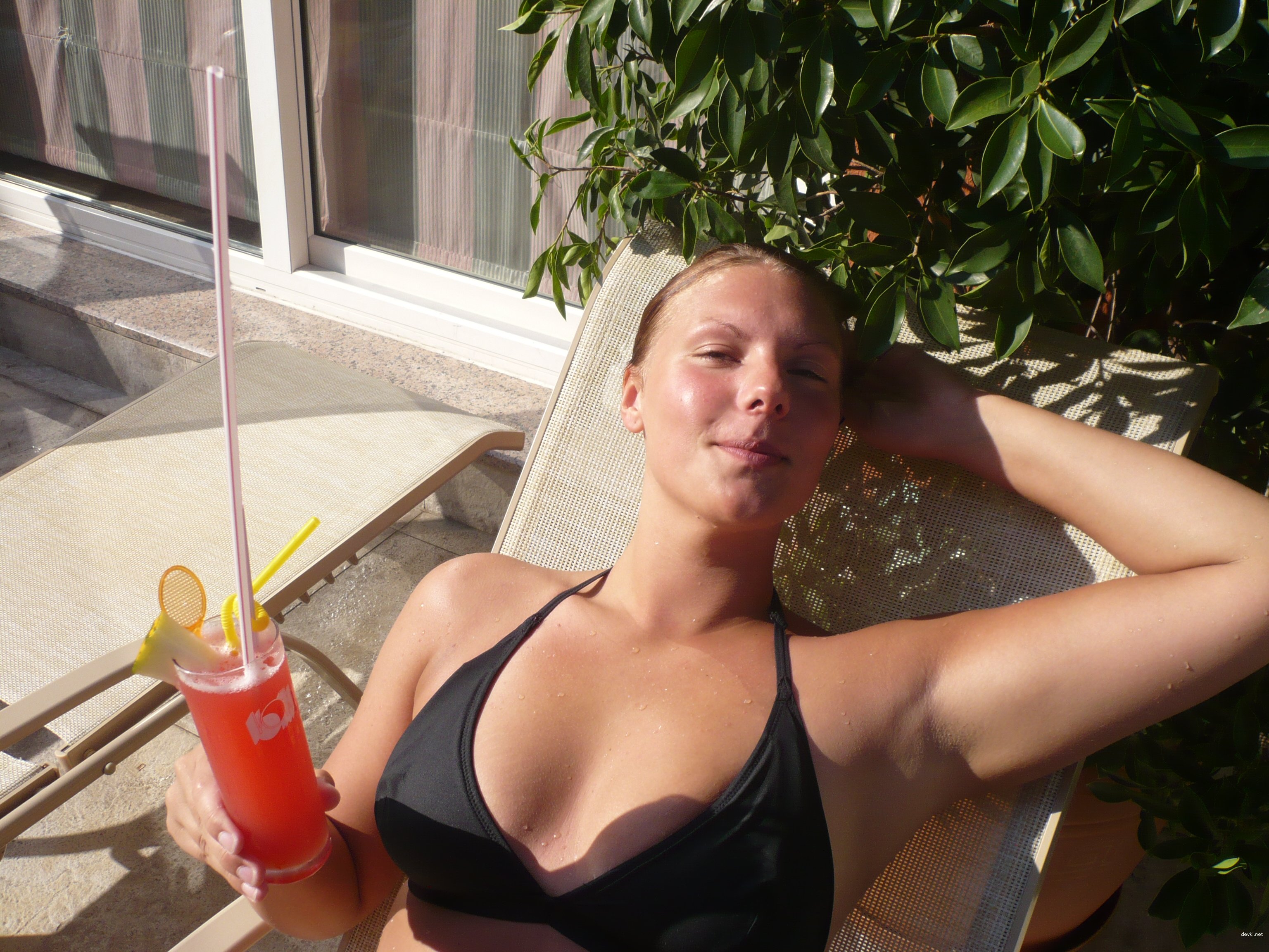 Wild Resort Escapades: Girl Goes All Out in Amateur Porn Photo Shoot