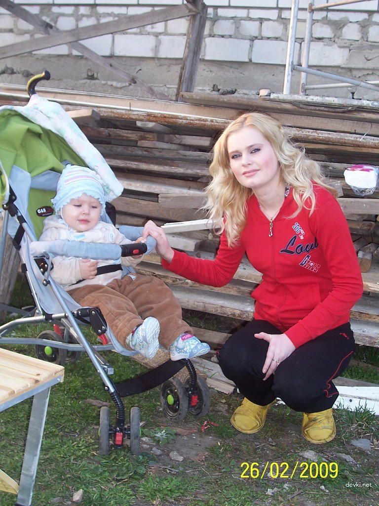 Hot Blonde Amateur Porn Pics: Stunning Blonde's Explicit Life