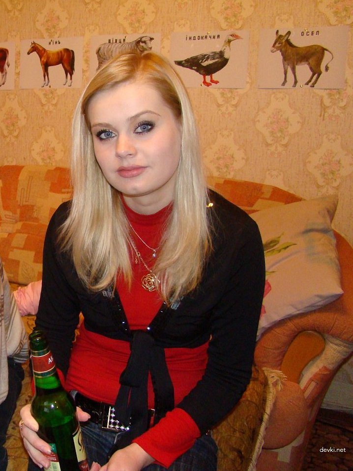 Hot Blonde Amateur Porn Pics: Stunning Blonde's Explicit Life