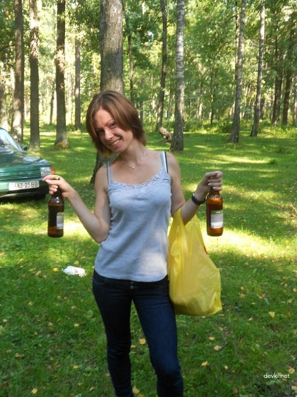 Wild Girl Loves Nature and Sex: Explicit Amateur Porn Photos