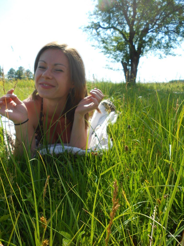 Wild Girl Loves Nature and Sex: Explicit Amateur Porn Photos