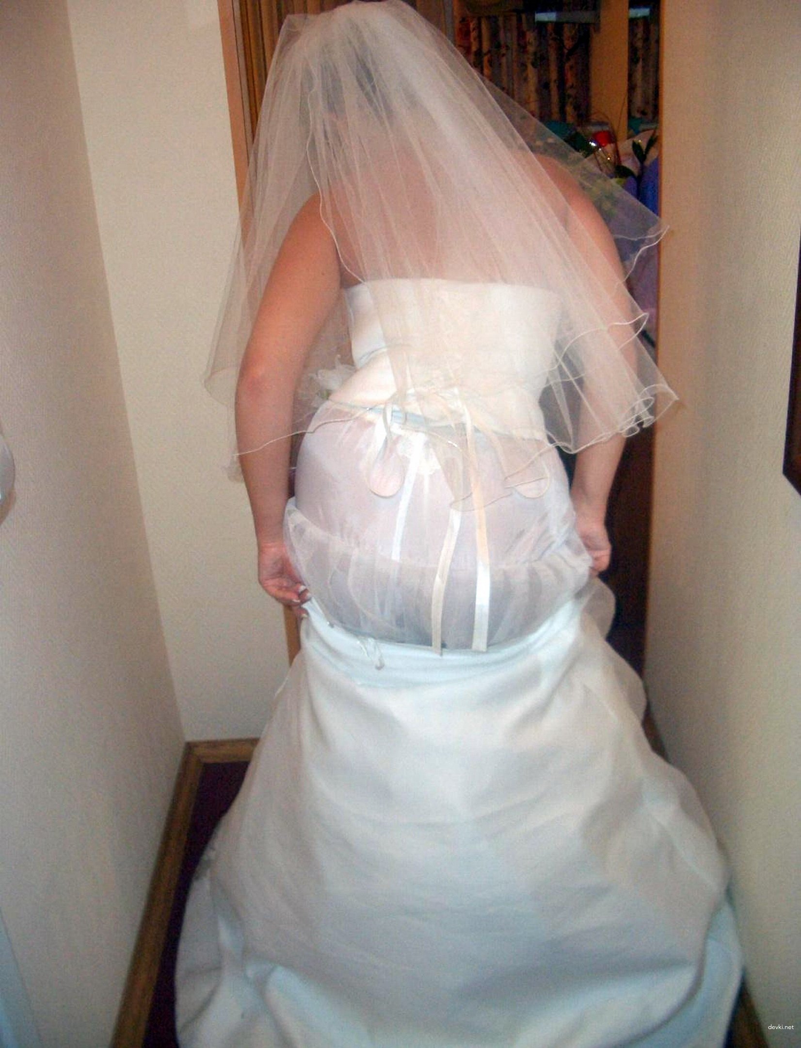 Bride Sucks Cock in Amateur Porn Photo: Explicit Blowjob Scene