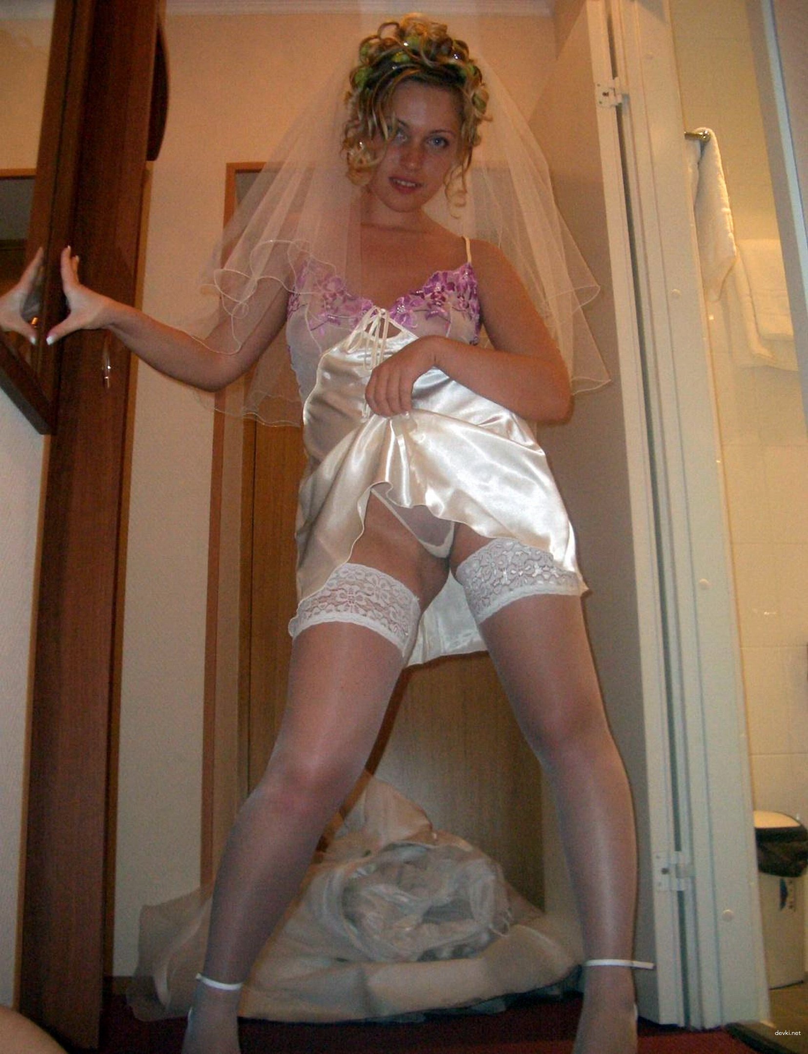 Bride Sucks Cock in Amateur Porn Photo: Explicit Blowjob Scene