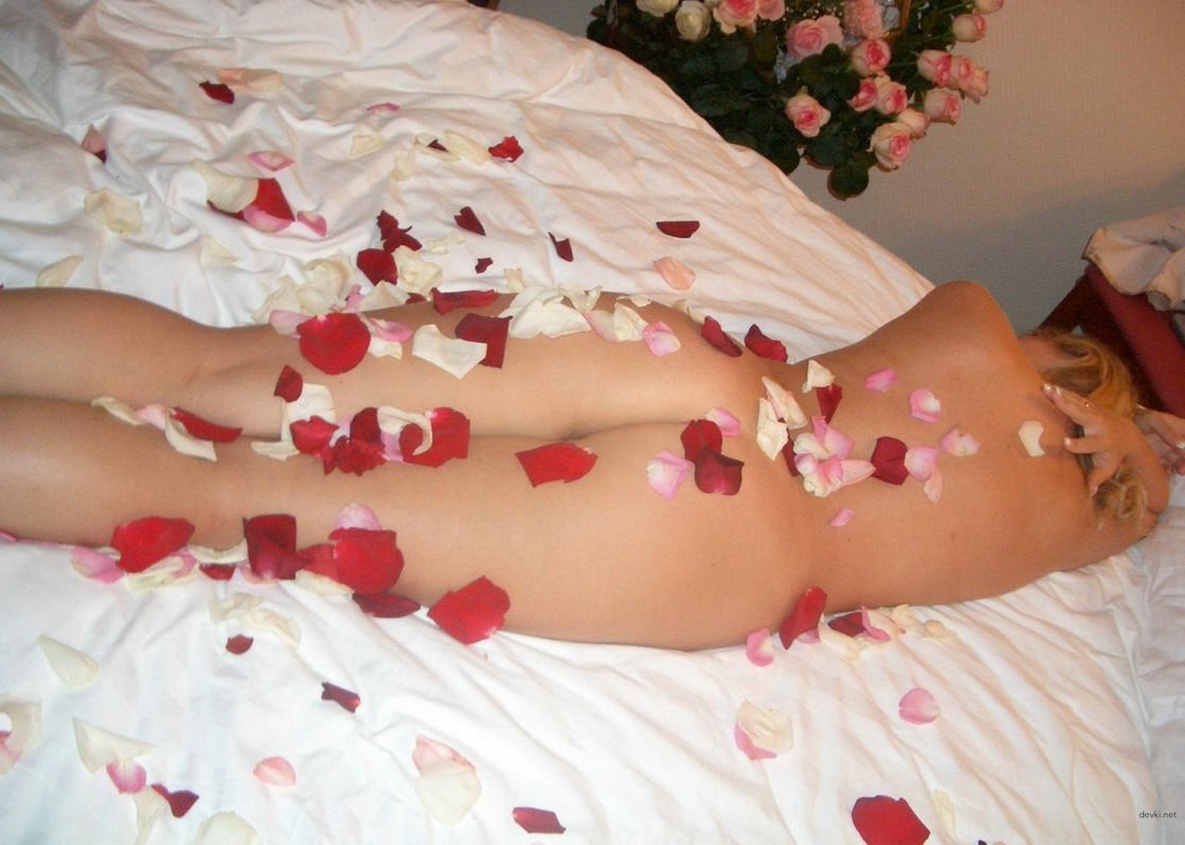 Bride Sucks Cock in Amateur Porn Photo: Explicit Blowjob Scene