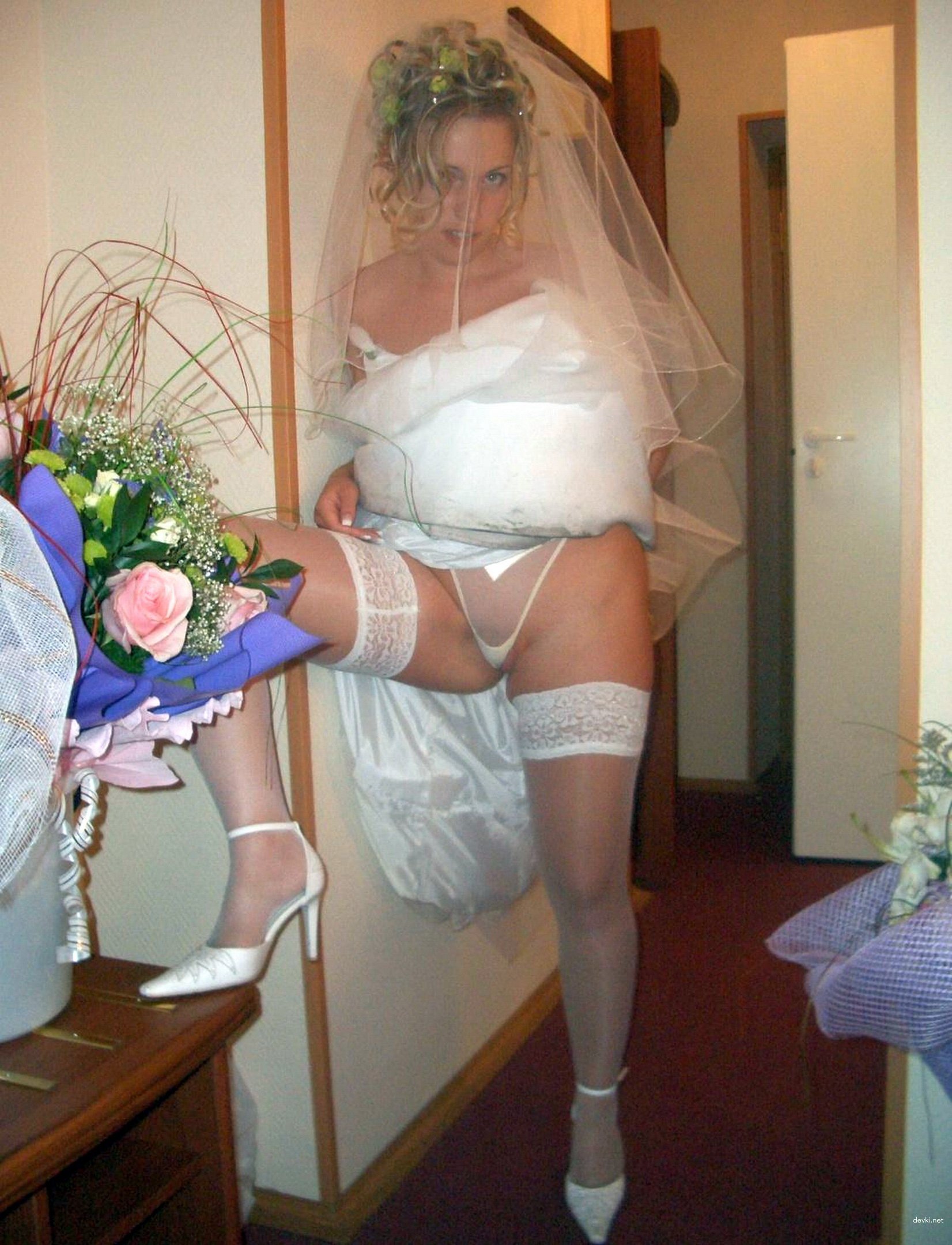 Bride Sucks Cock in Amateur Porn Photo: Explicit Blowjob Scene