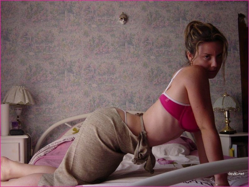 Naked Milf Poses for Camera: Explicit Amateur Porn Photo Shoot