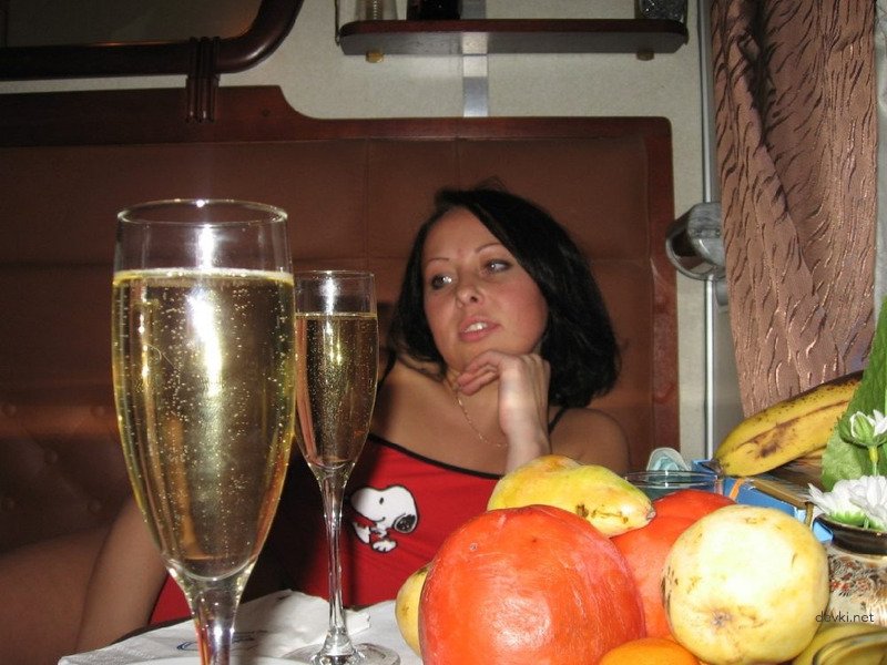 Hardcore Train Fuck with Amateur Slut - Explicit Public Sex