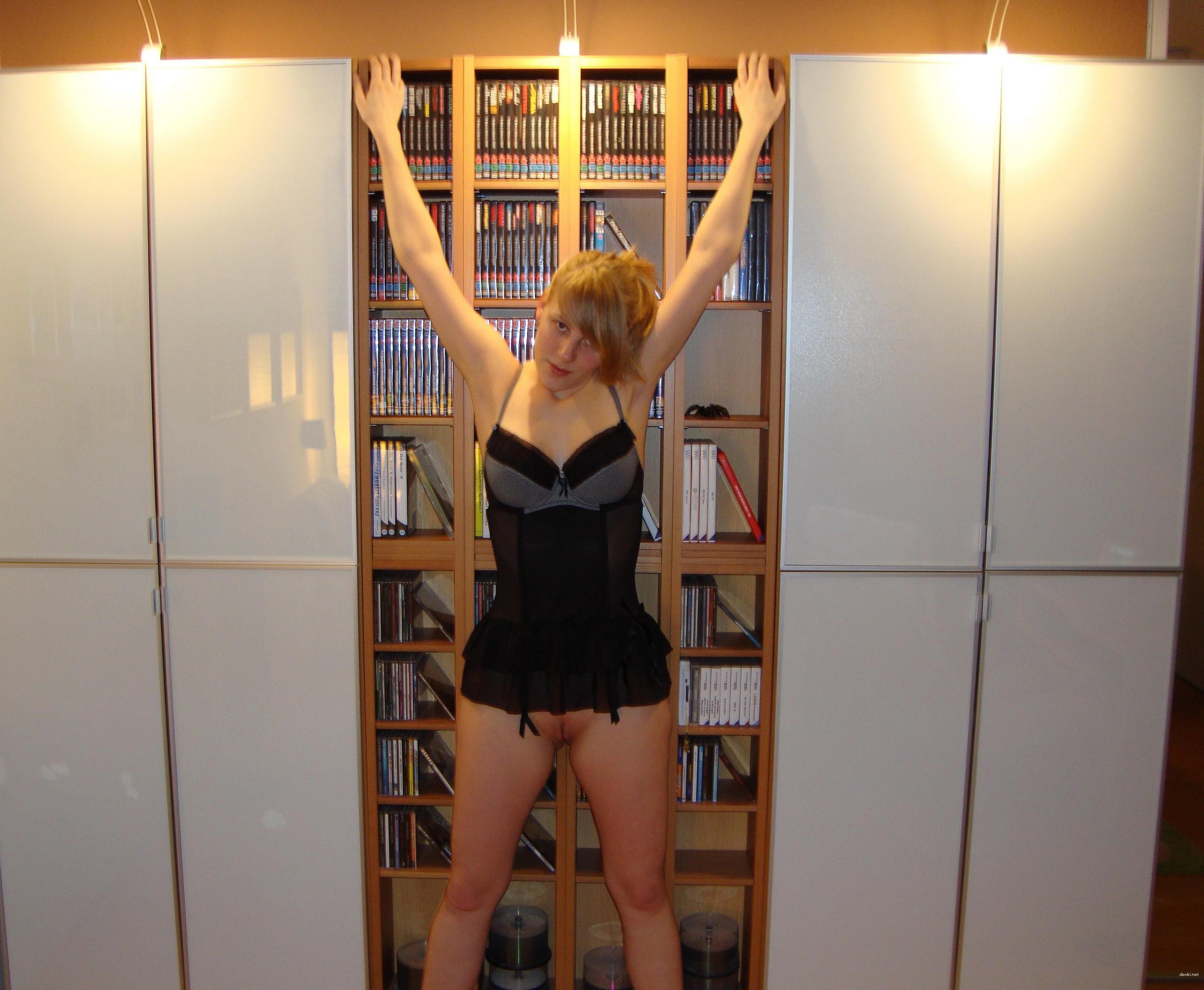 Hot Teen Amateur Porn Pics: Naughty Young Girls in Explicit Action