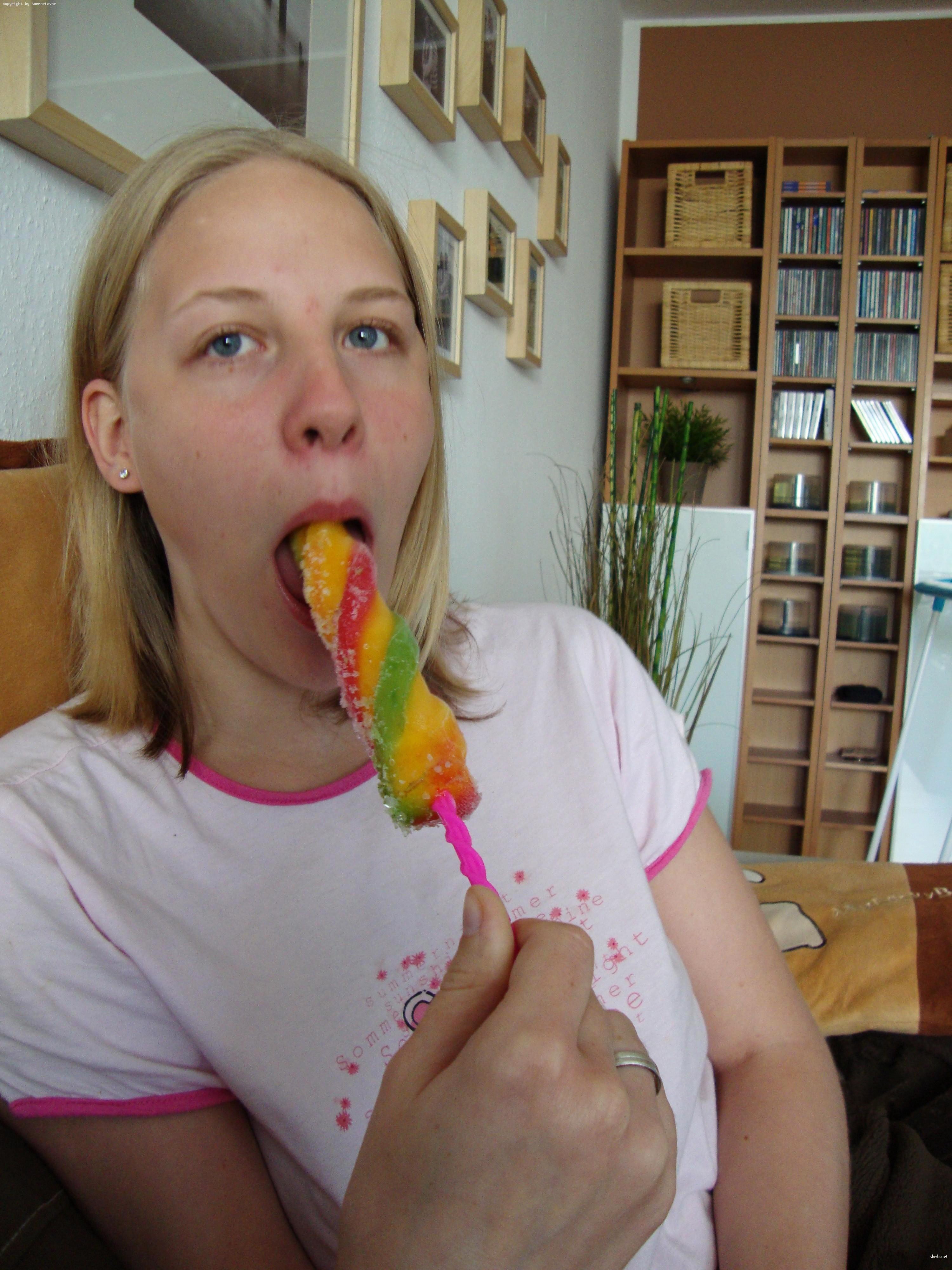 Hot Teen Amateur Porn Pics: Naughty Young Girls in Explicit Action