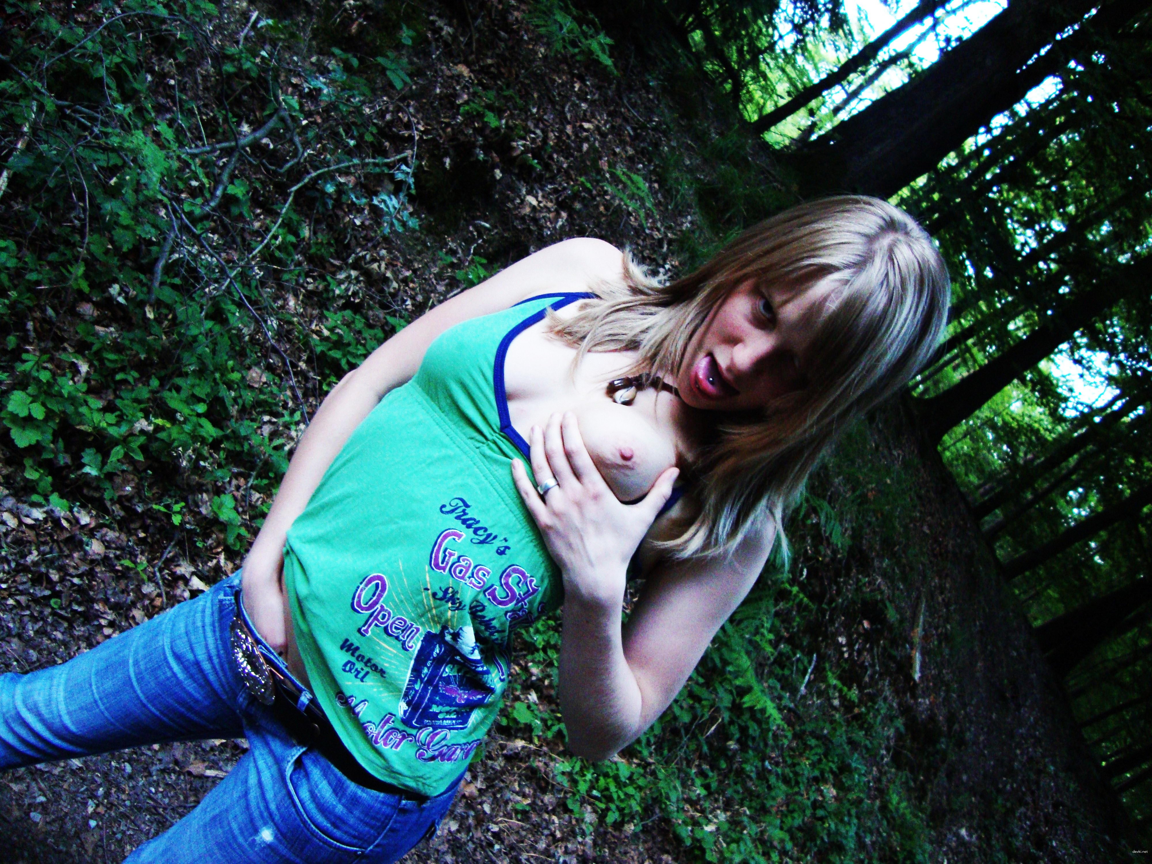 Hot Teen Amateur Porn Pics: Naughty Young Girls in Explicit Action