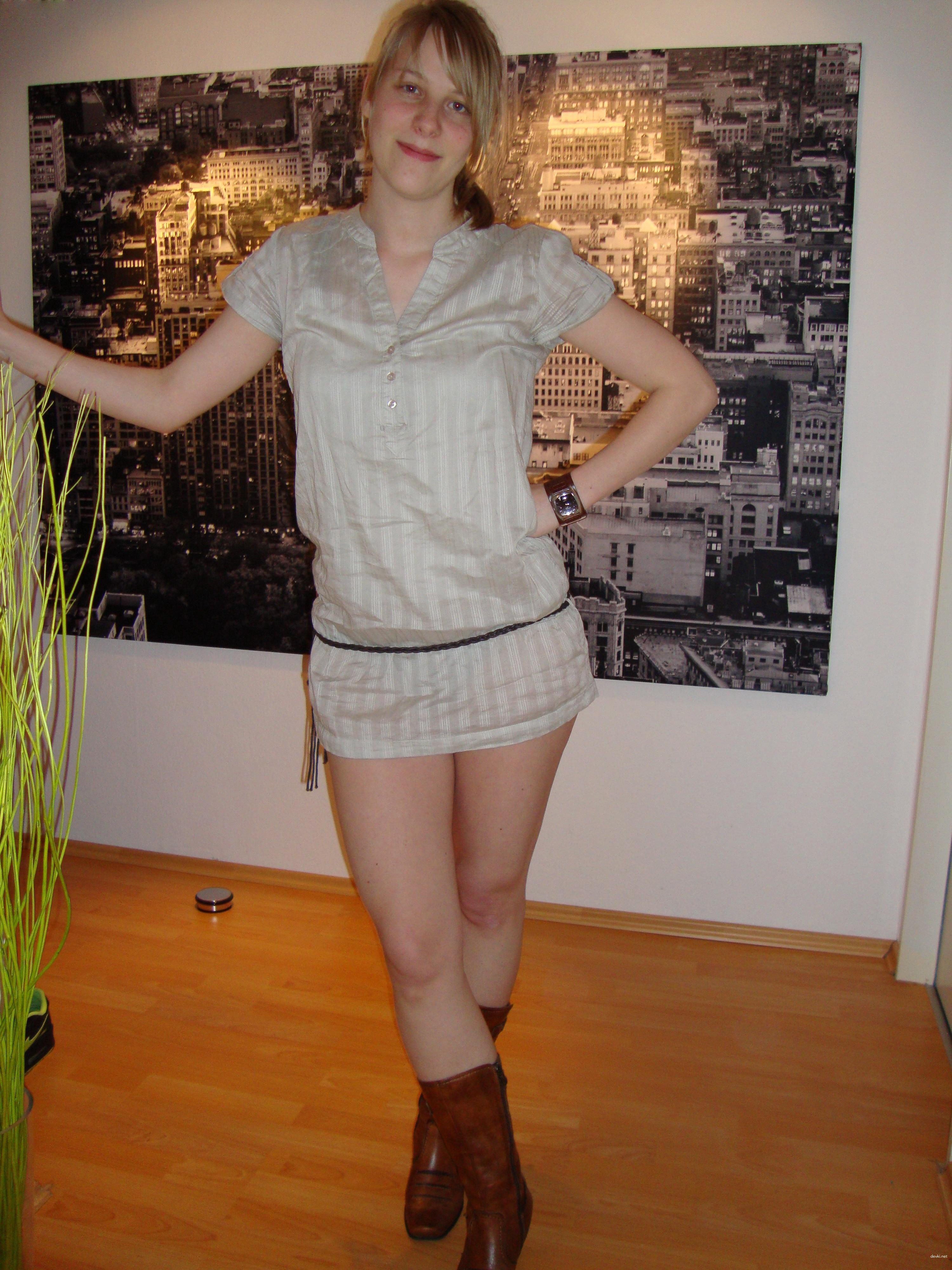 Hot Teen Amateur Porn Pics: Naughty Young Girls in Explicit Action