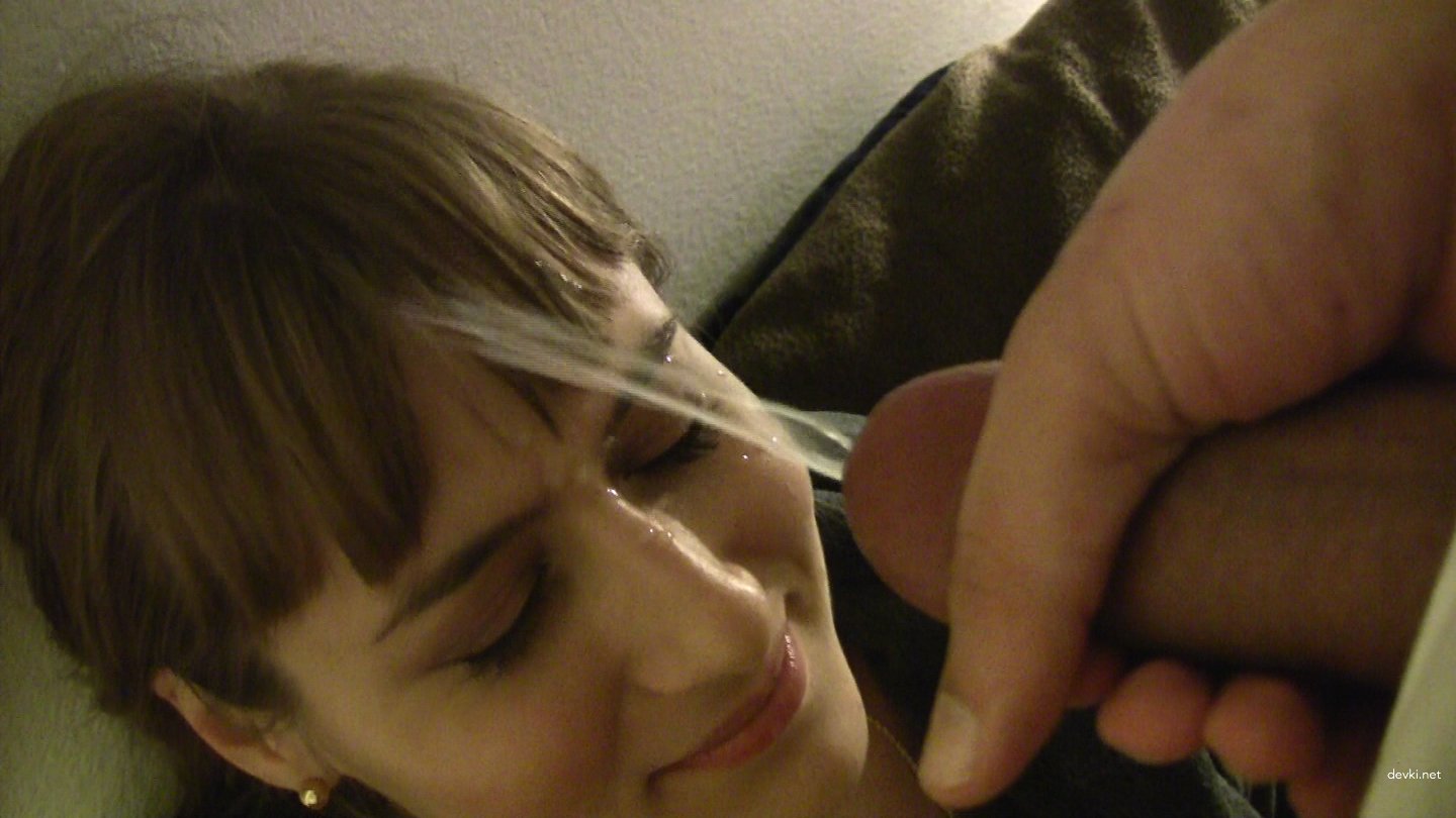 Naked Teen Girl Sucking Cock - Explicit Amateur Porn Photo