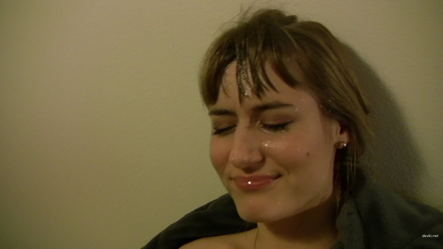 Naked Teen Girl Sucking Cock - Explicit Amateur Porn Photo