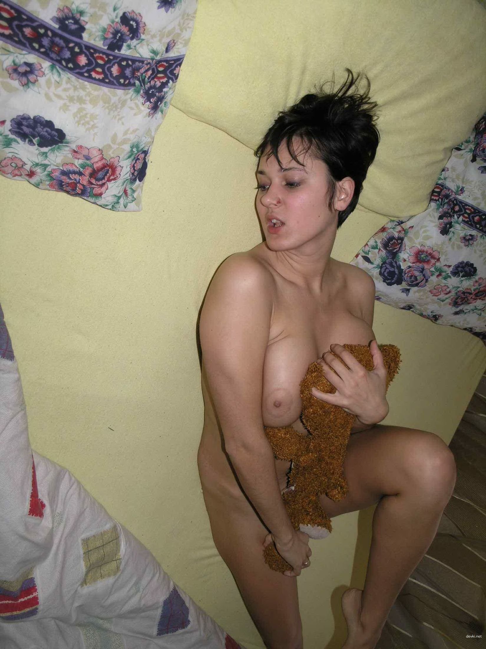 Amateur Babe Flaunts Stunning Boobs - Explicit Photo