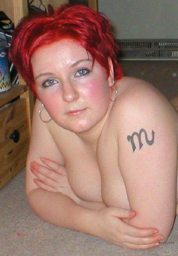 Redhead Amateur Girl Poses Naked in Explicit Porn Photos