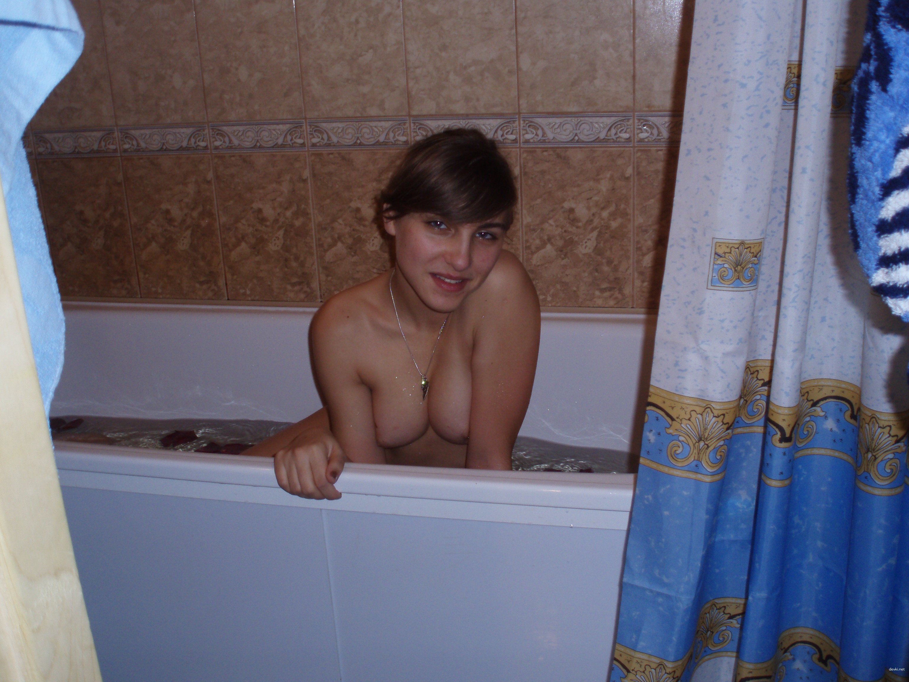 Amateur Babe Agrees to Erotic Photoshoot: Uncensored XXX Pics