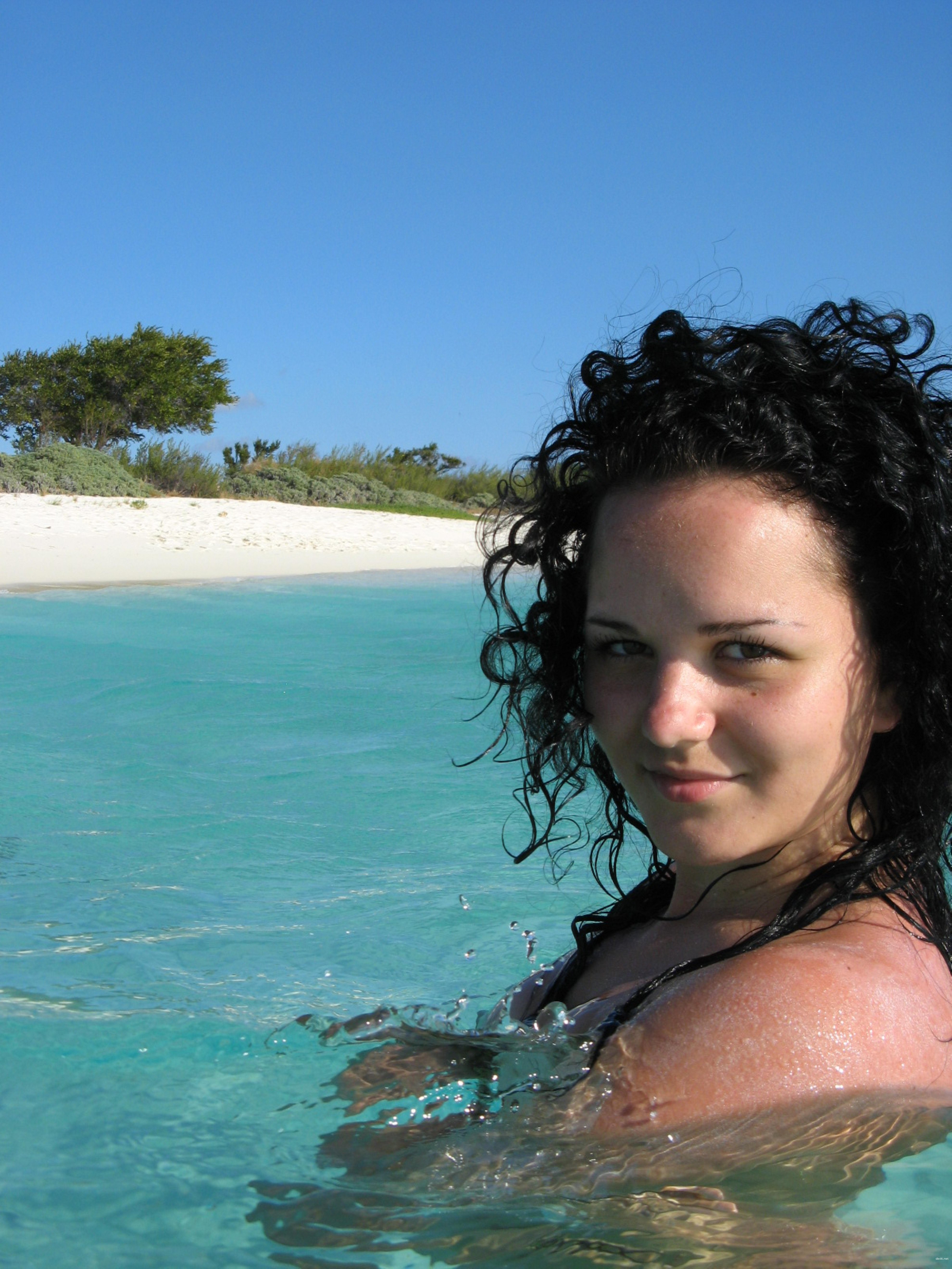 Hot Amateur Girl Goes Wild at Resort - Explicit Vacation Porn