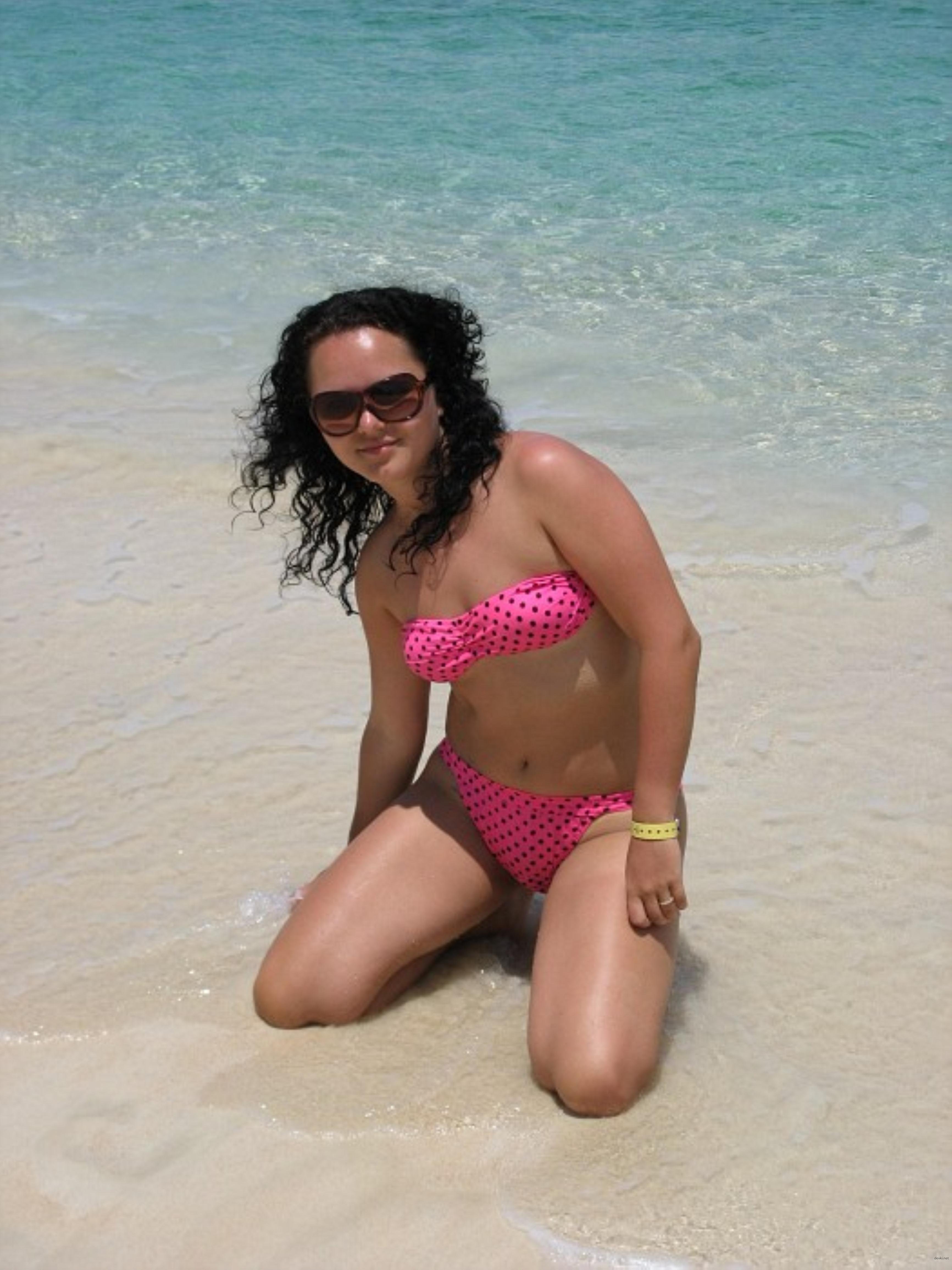 Hot Amateur Girl Goes Wild at Resort - Explicit Vacation Porn