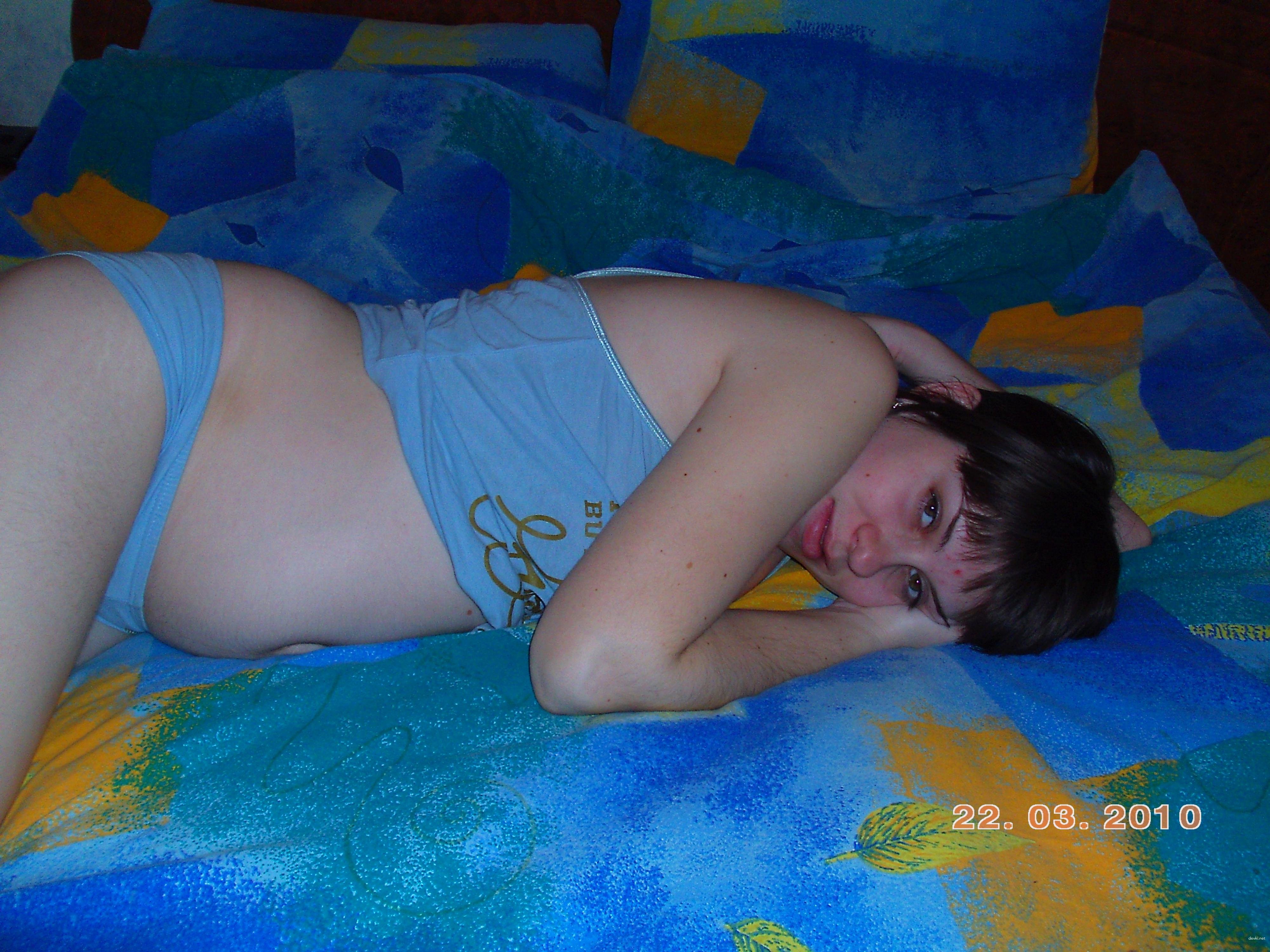 Explicit: Pregnant Girl Shows Off Her Belly - Amateur Photo Exhibition