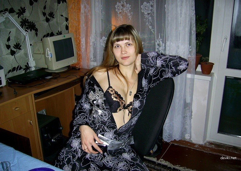 Hot Student Brought Home for Amateur Porn Shoot