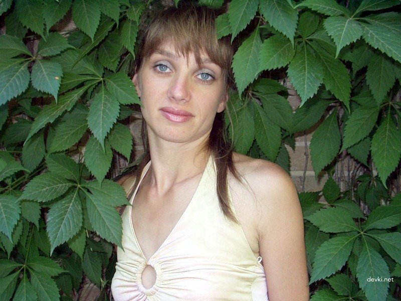 Slender Woman with Hairy Pussy: Uncensored Amateur Photo